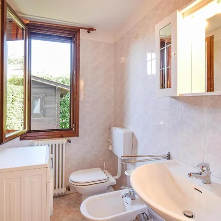 Awesome In Isola Albarella With Kitchen Сasa de vacaciones *