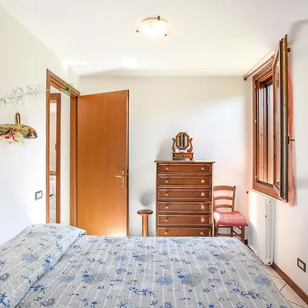 Сasa de vacaciones Awesome In Isola Albarella With Kitchen Albarella Island